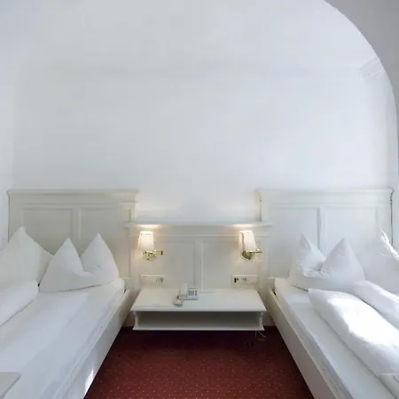 Post 4* Burghausen
